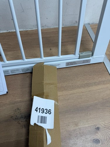 Safety 1st Flat Step Baby Stair Gate Pressure Fit, 73-80cm (max. 101cm), Ultra F — New (other) (photo 3)