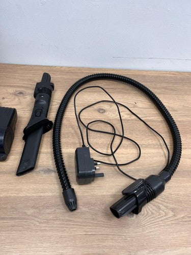 Shark IZ103UKGB Cordless Vacuum Cleaner — Used (photo 6)