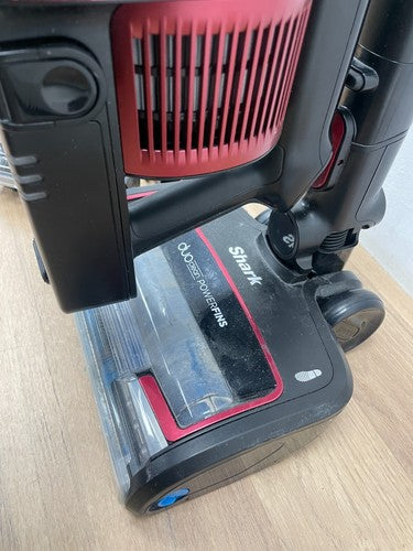 Shark IZ300UKT Anti Hair Wrap Cordless Pet Vacuum Cleaner - Black — Used (photo 5)