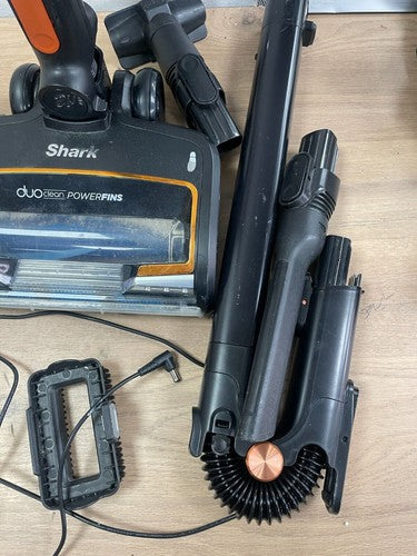 Shark Anti Hair Wrap vacuum cleaner Duo Clean Power Fins