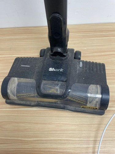 Shark Vacuum Cleaner Model IZ103UKGB 26 - Without Battery And Charger — Used (photo 3)