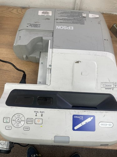 Epson EB-455Wi White Short Range Projector up to 94 Inch Screen size with Mount — Used (photo 5)