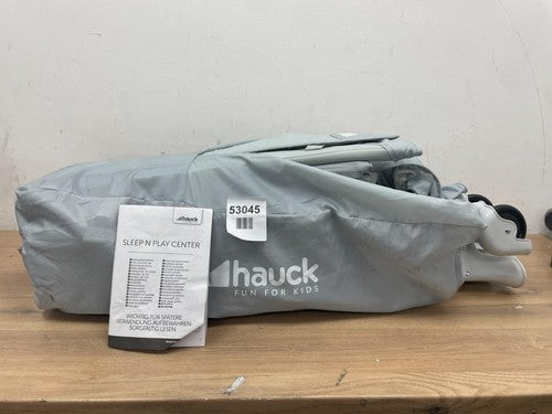 Hauck Sleep N Play Center, Stars - Travel Cot Set with Changing Mat, Newborn — Used (photo 3)