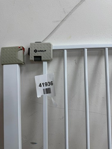 Safety 1st Flat Step Baby Stair Gate Pressure Fit, 73-80cm (max. 101cm), Ultra F — New (other) (photo 2)