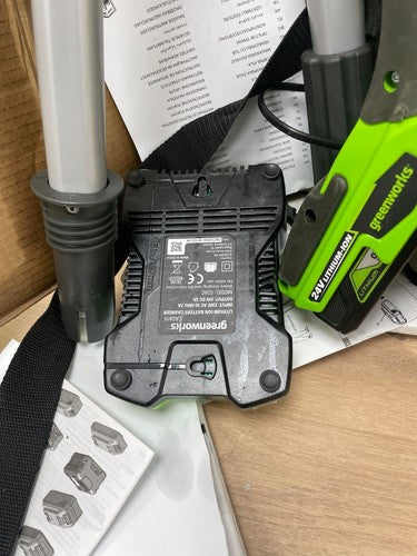 Greenworks Pole Saw with battery and charger — Used (photo 3)