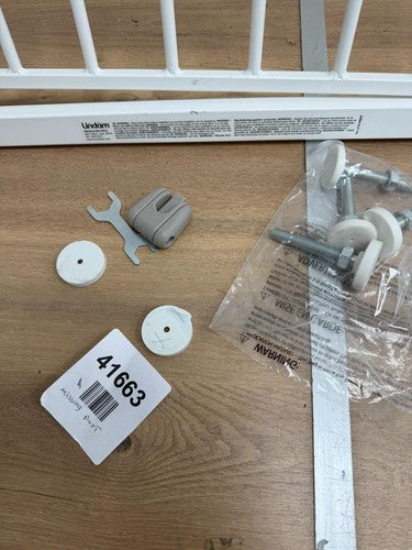 Lindam Sure Shut Axis 76-82cm Pressure Fit Safety Gate - White — New (other) (photo 3)