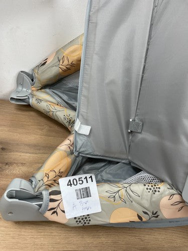 ionelo Flower 2in1 Travel with Changing Table — New (other) (photo 4)