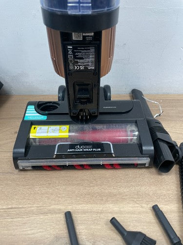 Shark Stratos Cordless Stick Vacuum Cleaner Pet Pro IZ400UKTBK -Read Description — Used (photo 8)