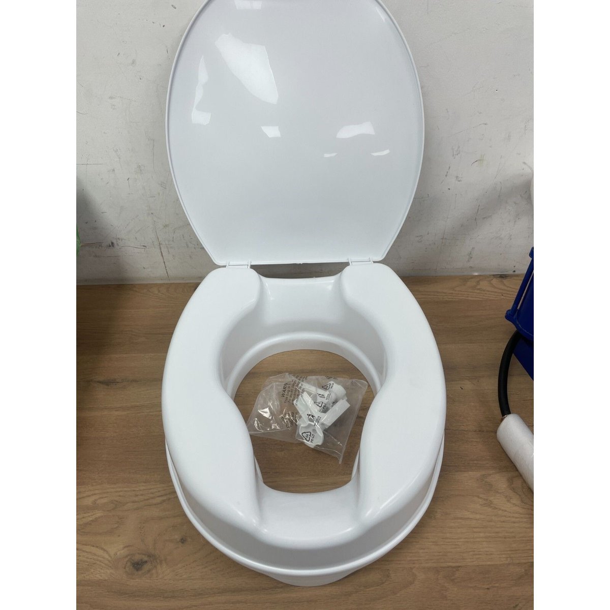 Homecraft Savanah Toilet Seat with Flap - White, 10cm