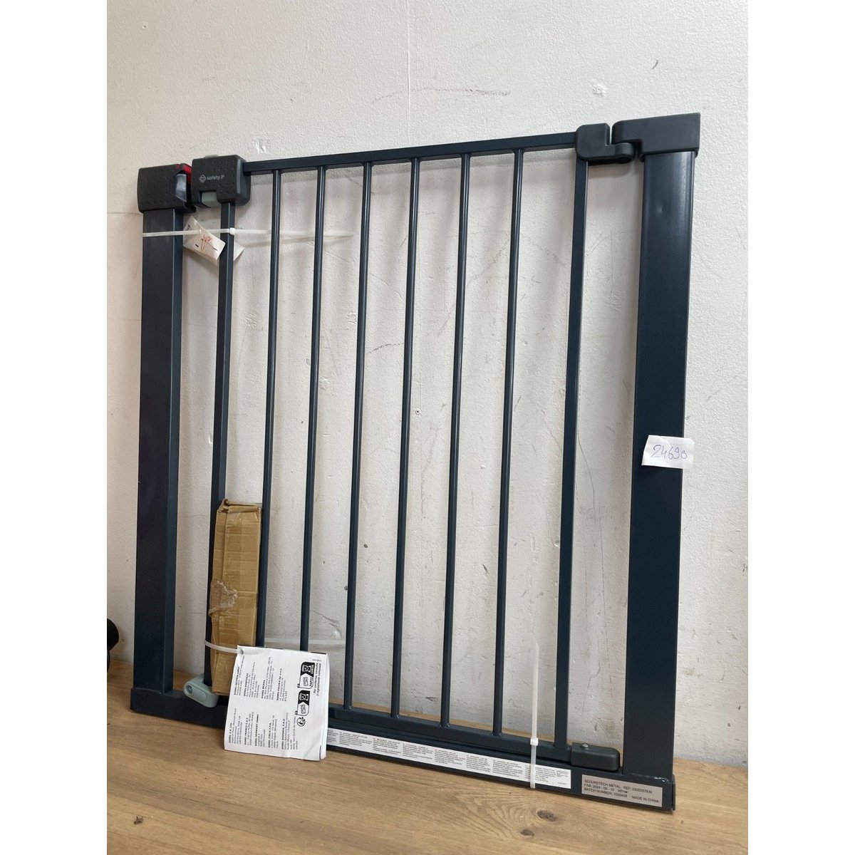 Safety 1st Easy Close Metal Gate, Baby Stair Gate Pressure Fit, 73-80cm (max. 10