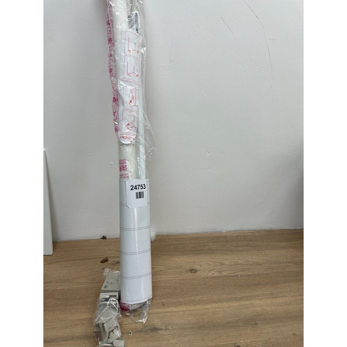 Dream baby retractable gate white G8201BB - Read Description