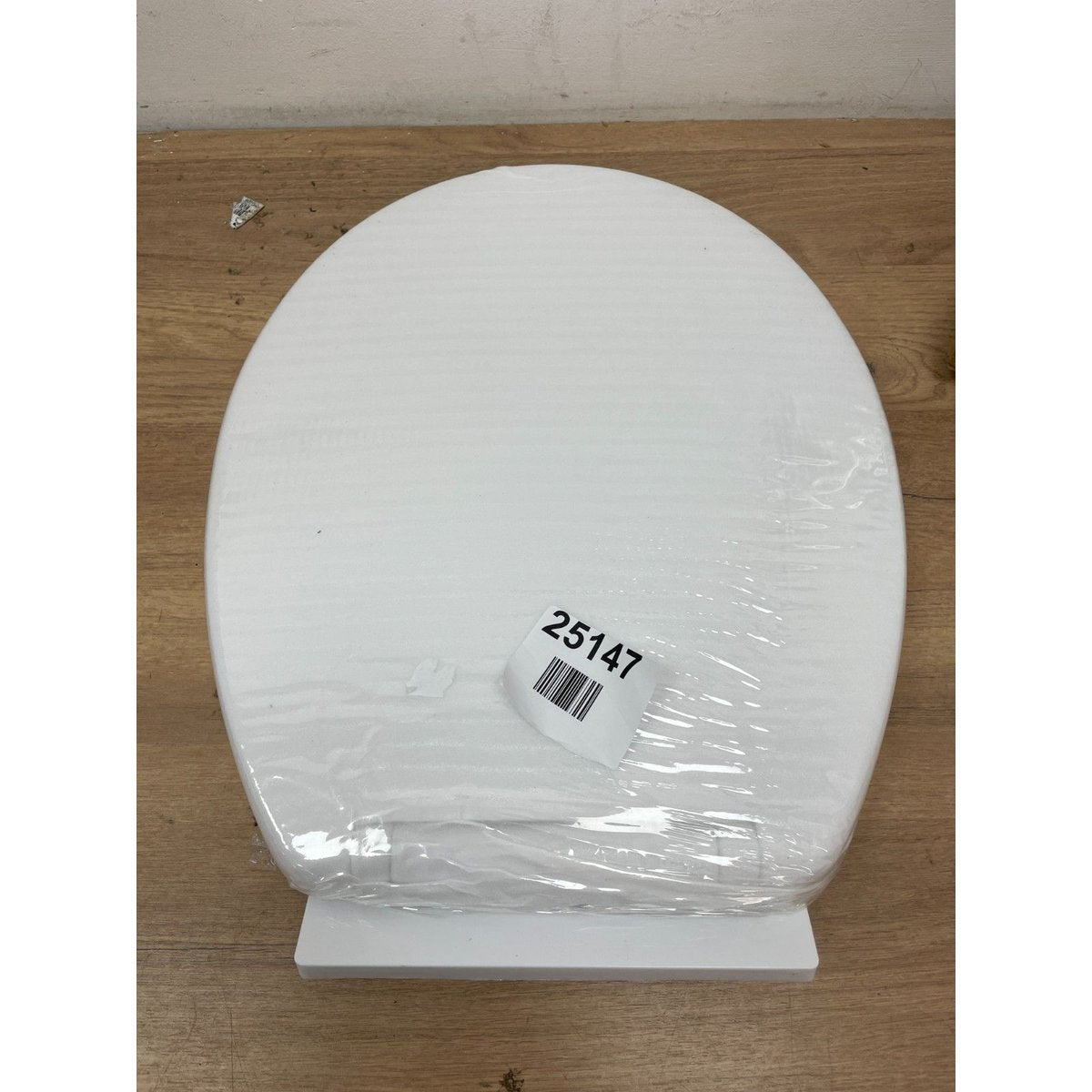 Toilet seat - Missing Fittings