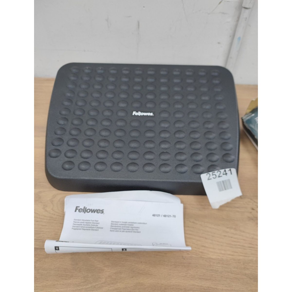 Fellowes Standard Adjustable Footrest Black 48121-70 BNIB
