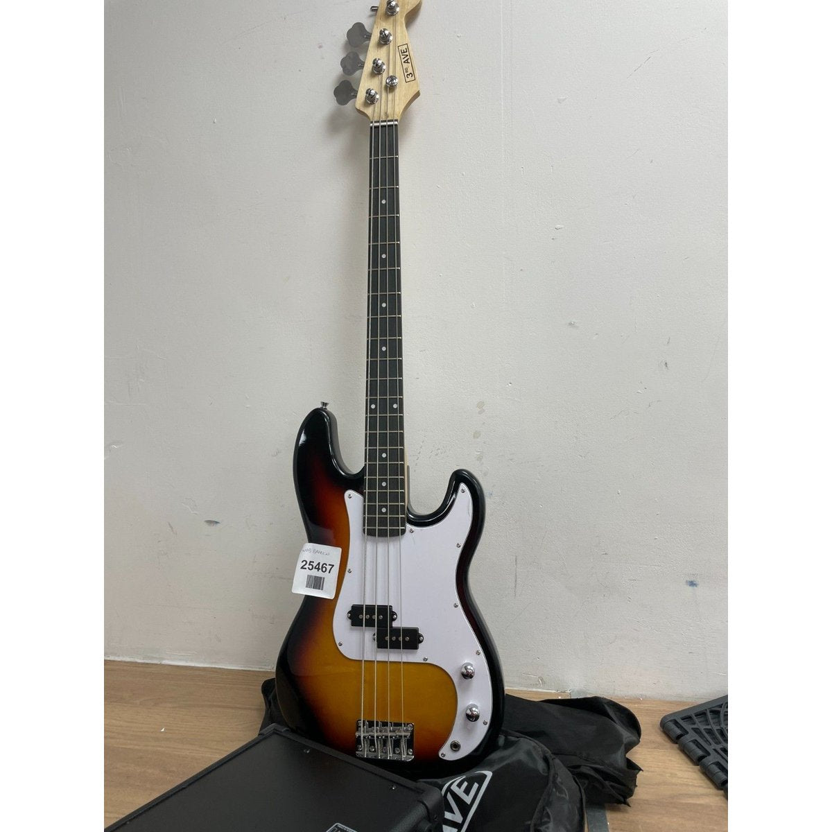 3rd Avenue Electric Guitar With Amplifier