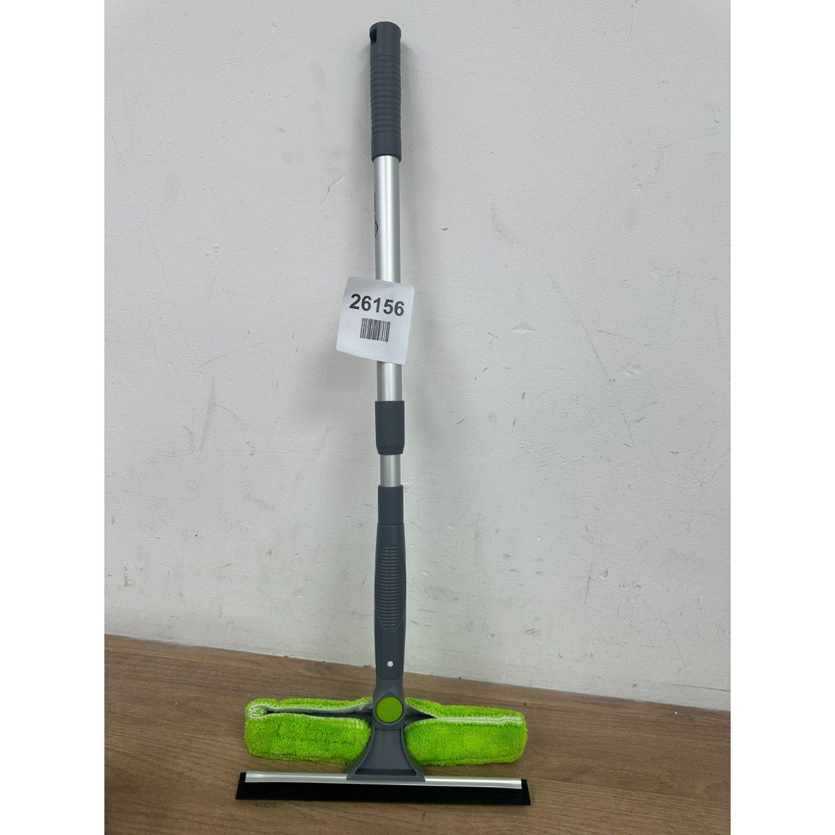Amazon Basics Extendable Window Squeegee with Spray, Aluminum Extension Pole