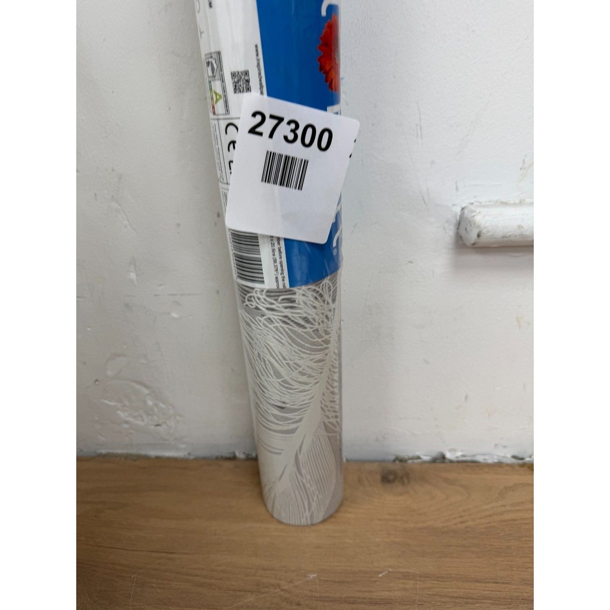 Feather Blown Vinyl Wallpaper in Grey & White M0923 Full Roll