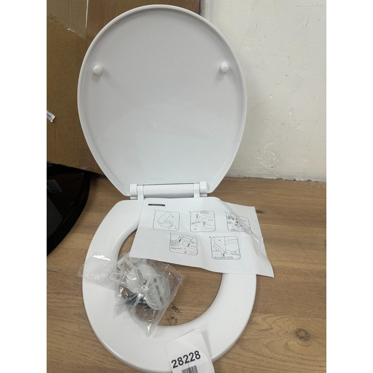 Ram White Soft Close Toilet Seat with Quick Release