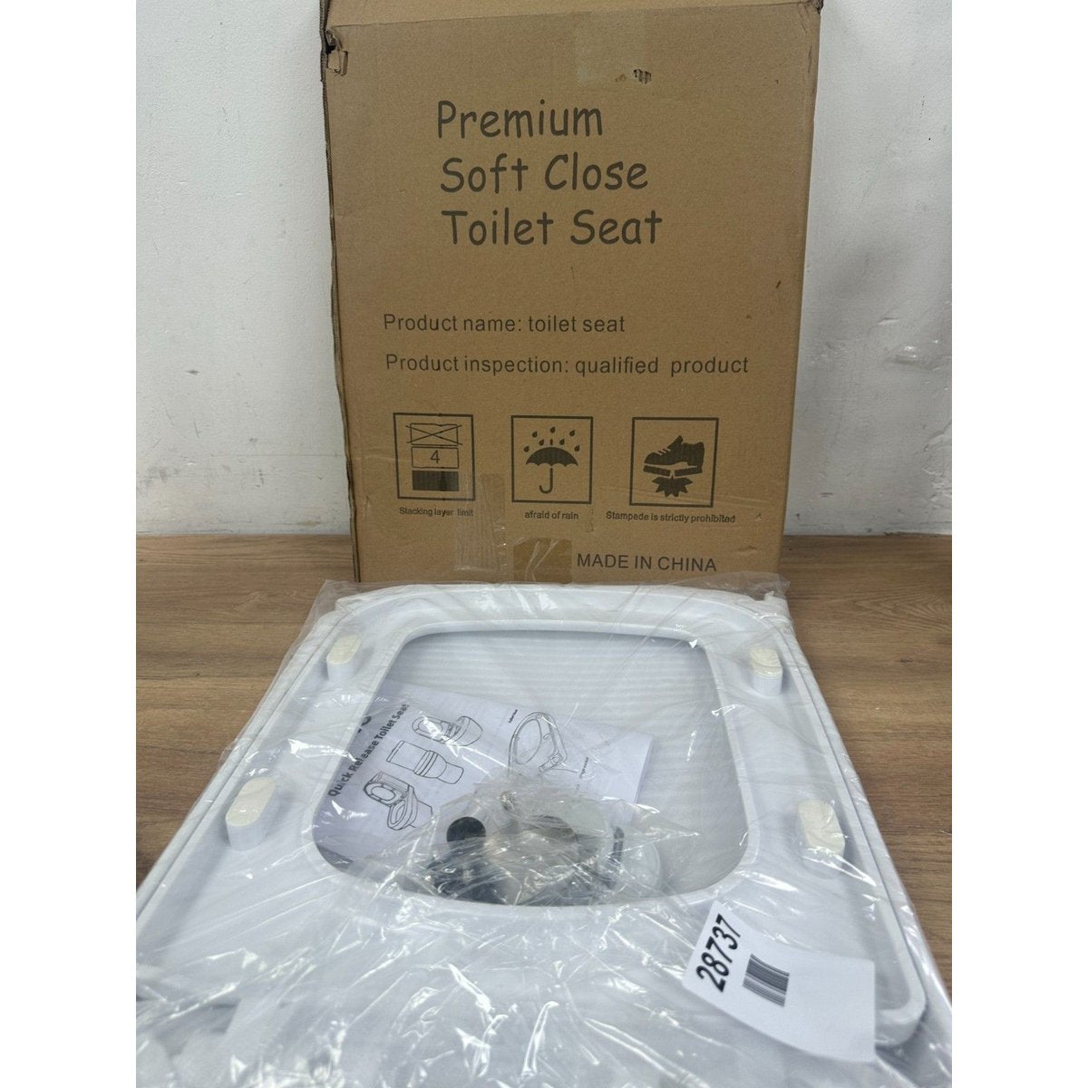 Vivo Soft Close Toilet Seat Easy Installation, Hygiene+, D-Shaped