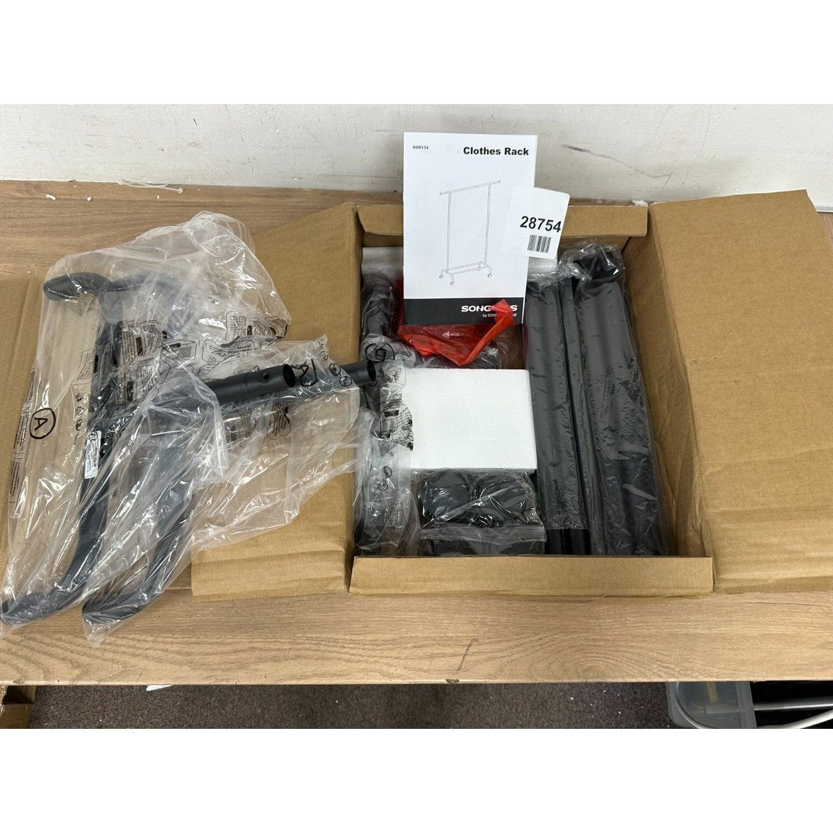 SONGMICS Clothes Rack with Extendable Rail and Wheels