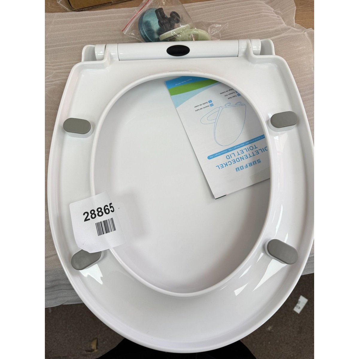 SURFOU Toilet Seat Soft Close White, Oval Shape Lid Cover