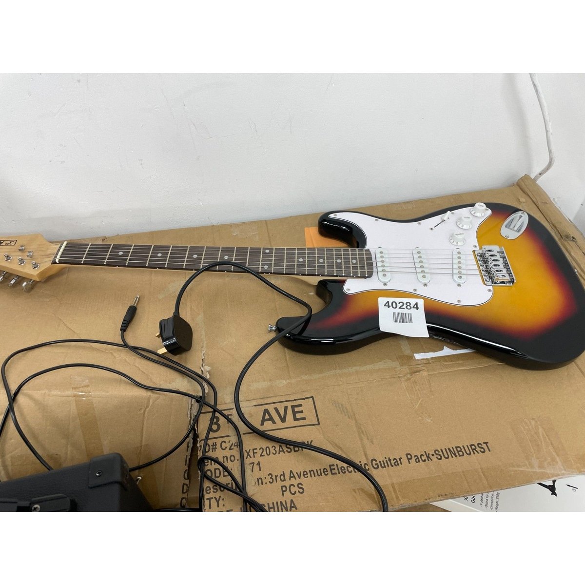 3rd Avenue Electric Guitar With Amplifier