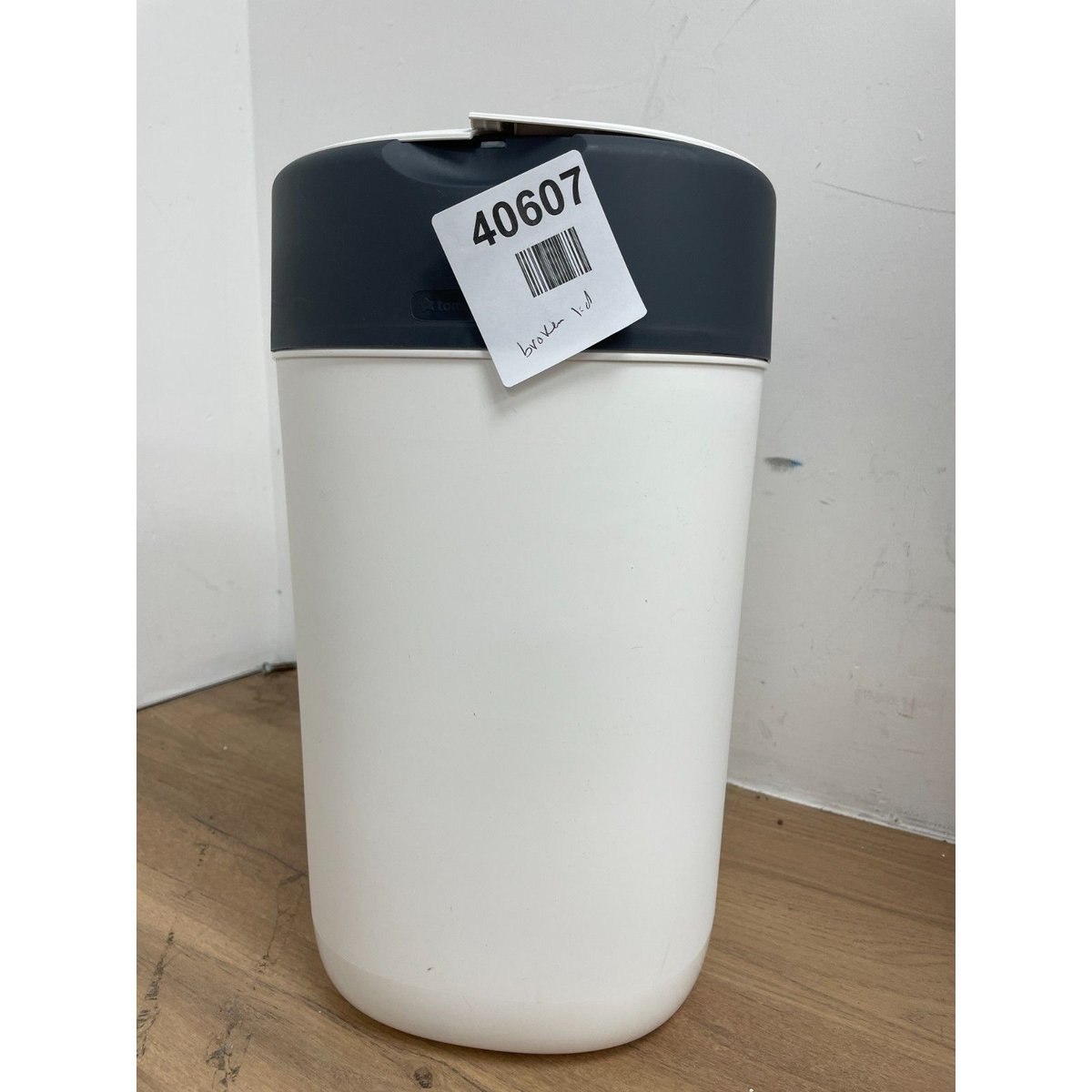 Tommee Tippee Twist and Click Advanced Nappy Bin