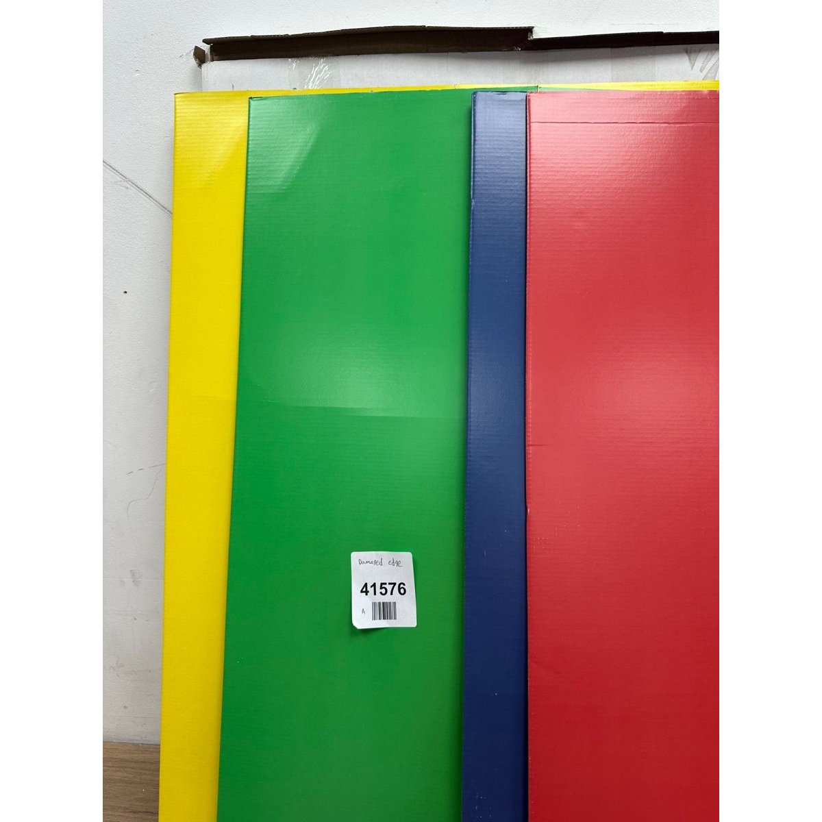 Baker Ross EK710 Tri Fold Display Boards - Pack of 4, 122 x 91cm- damaged sheets