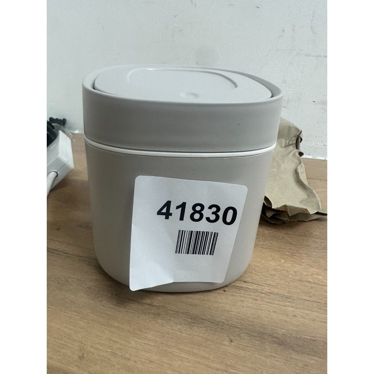 Plastic Mini Trash Can with Lid