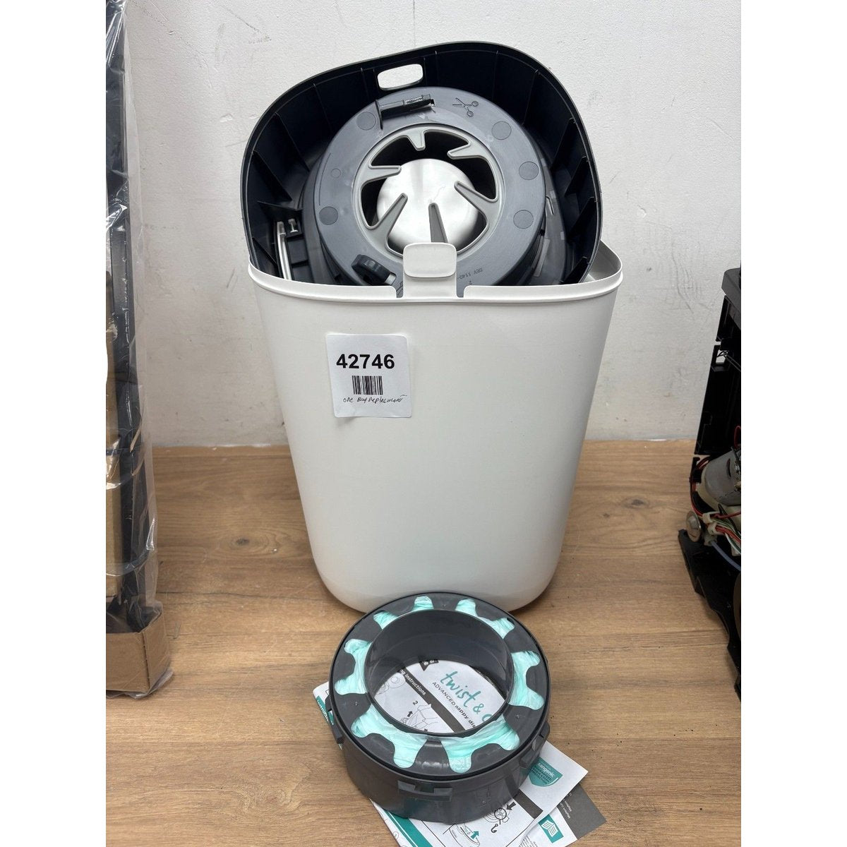 Tommee Tippee Twist and Click Advanced Nappy Disposal Bin- 1 bag replacement