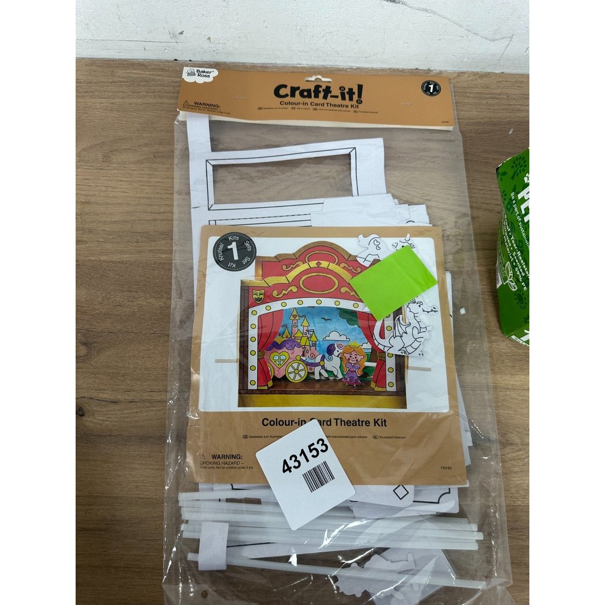 Baker Ross FN183 Colour-in Card Theatre Kit
