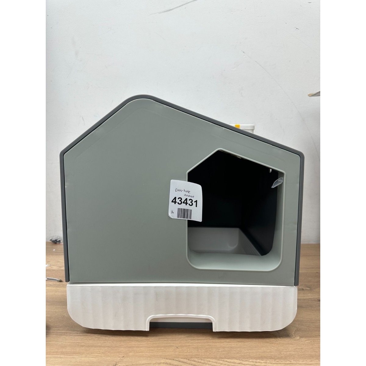 YITAHOME Cat Litter Box with Lid, Hut Design, Enclosed Large Cat Litter Tray wit