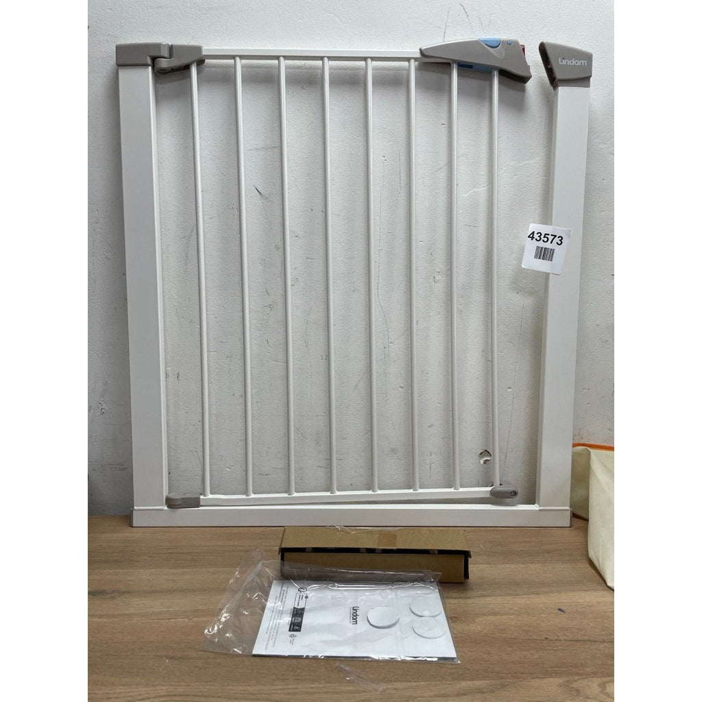 Lindam Sure Shut Axis 76-82cm Pressure Fit Safety Gate - White
