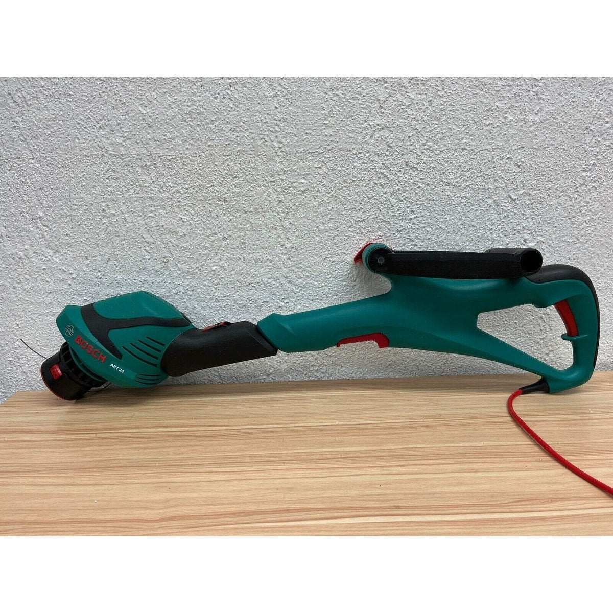 Bosch Green ART 24 Grass Trimmer 400W 240v 06008A5870. Cutting Diameter 24 cm