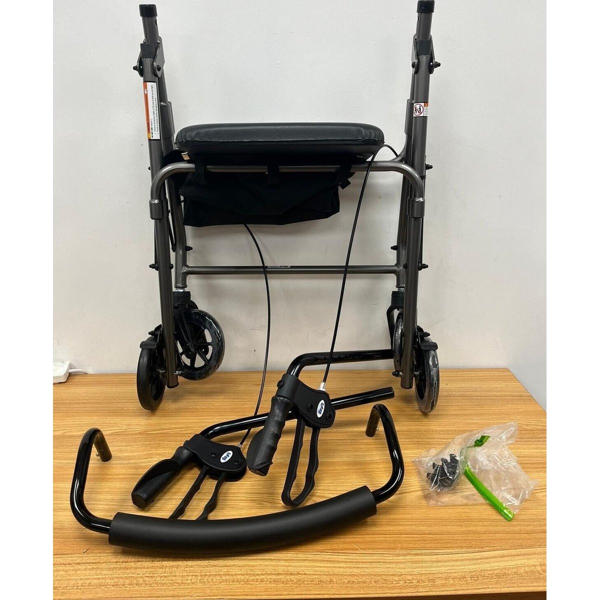 Days 091553080/102 Rollator - Black