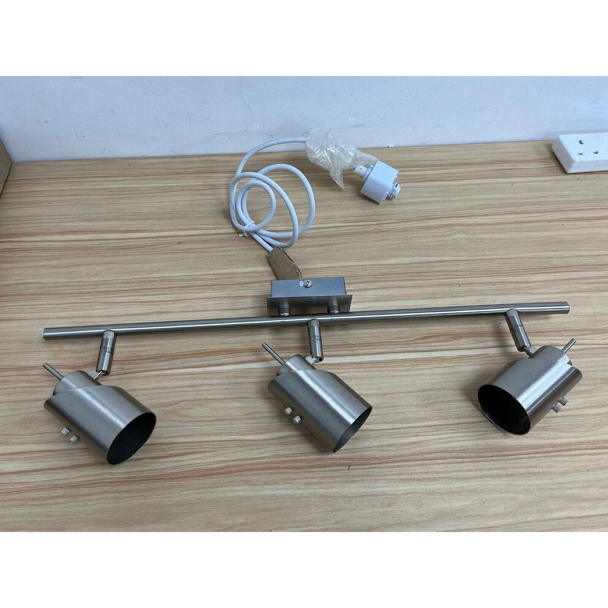 Homebase Display Saturn 3 Bar Spotlight