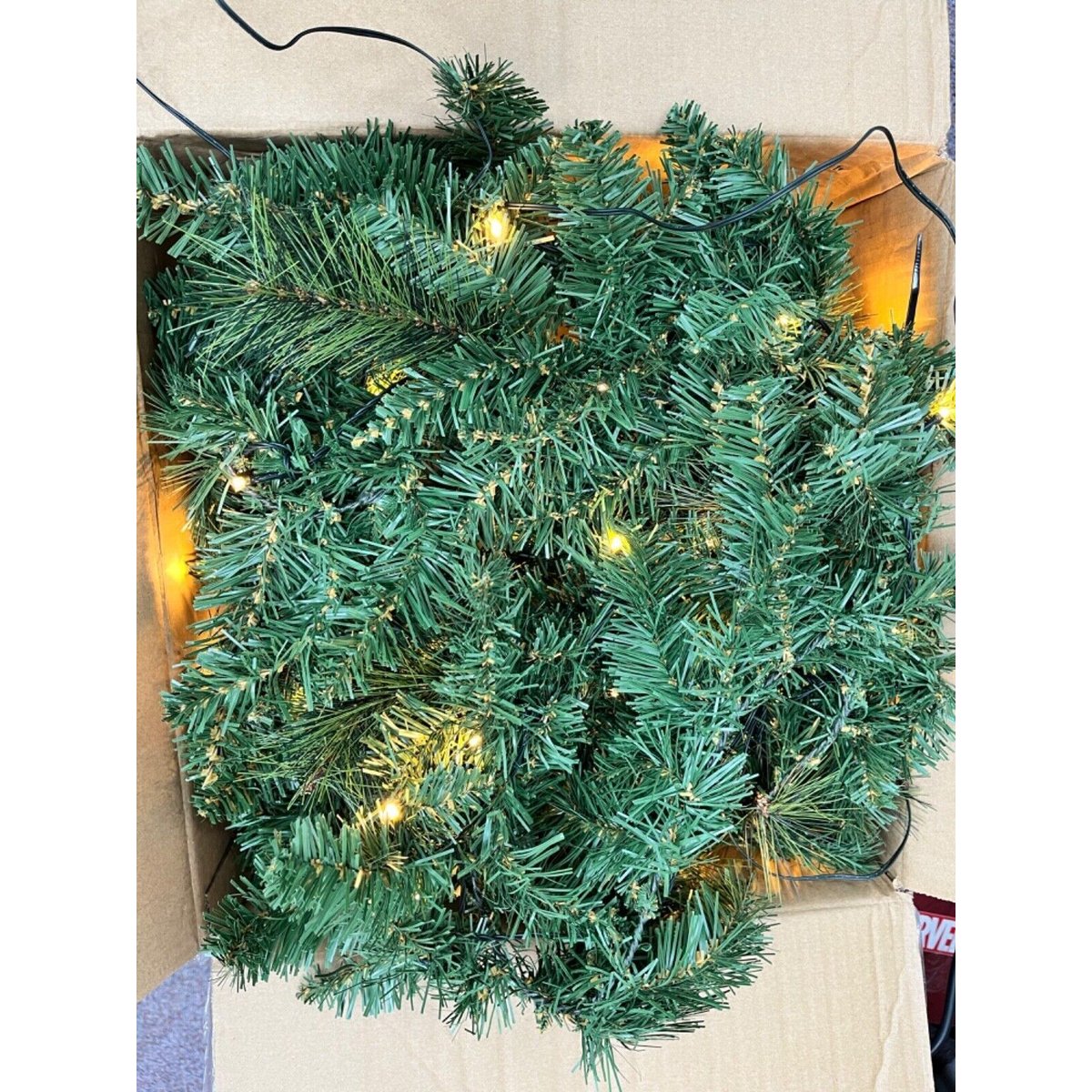 WeRChristmas Pre-Lit Long Garland with 52 LED Lights - Green (WRC3130)