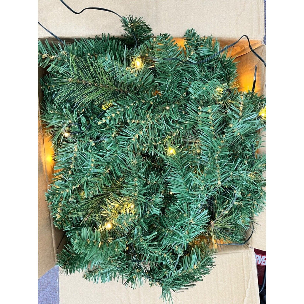 WeRChristmas Pre-Lit Long Garland with 52 LED Lights - Green (WRC3130) — New (other)