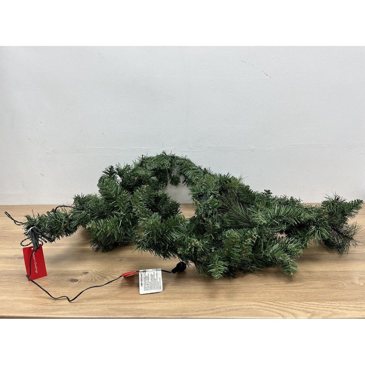 WeRChristmas Pre-Lit Long Garland with 52 LED Lights - Green (WRC3130)