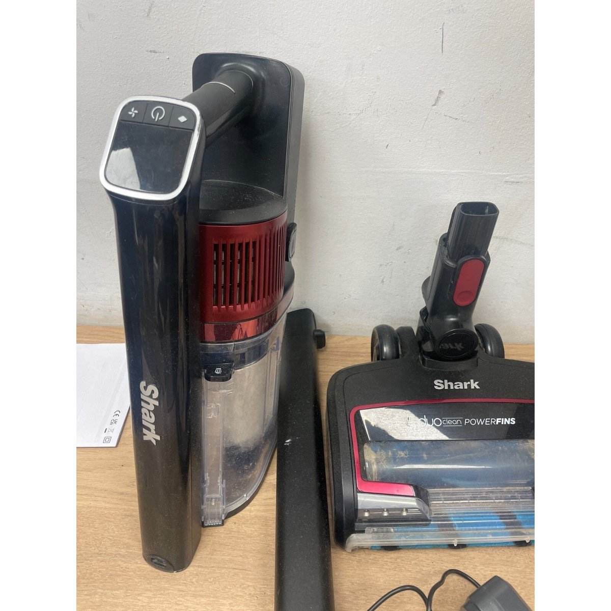 Shark IZ300UKT Anti Hair Wrap Cordless Pet Vacuum Cleaner - Black