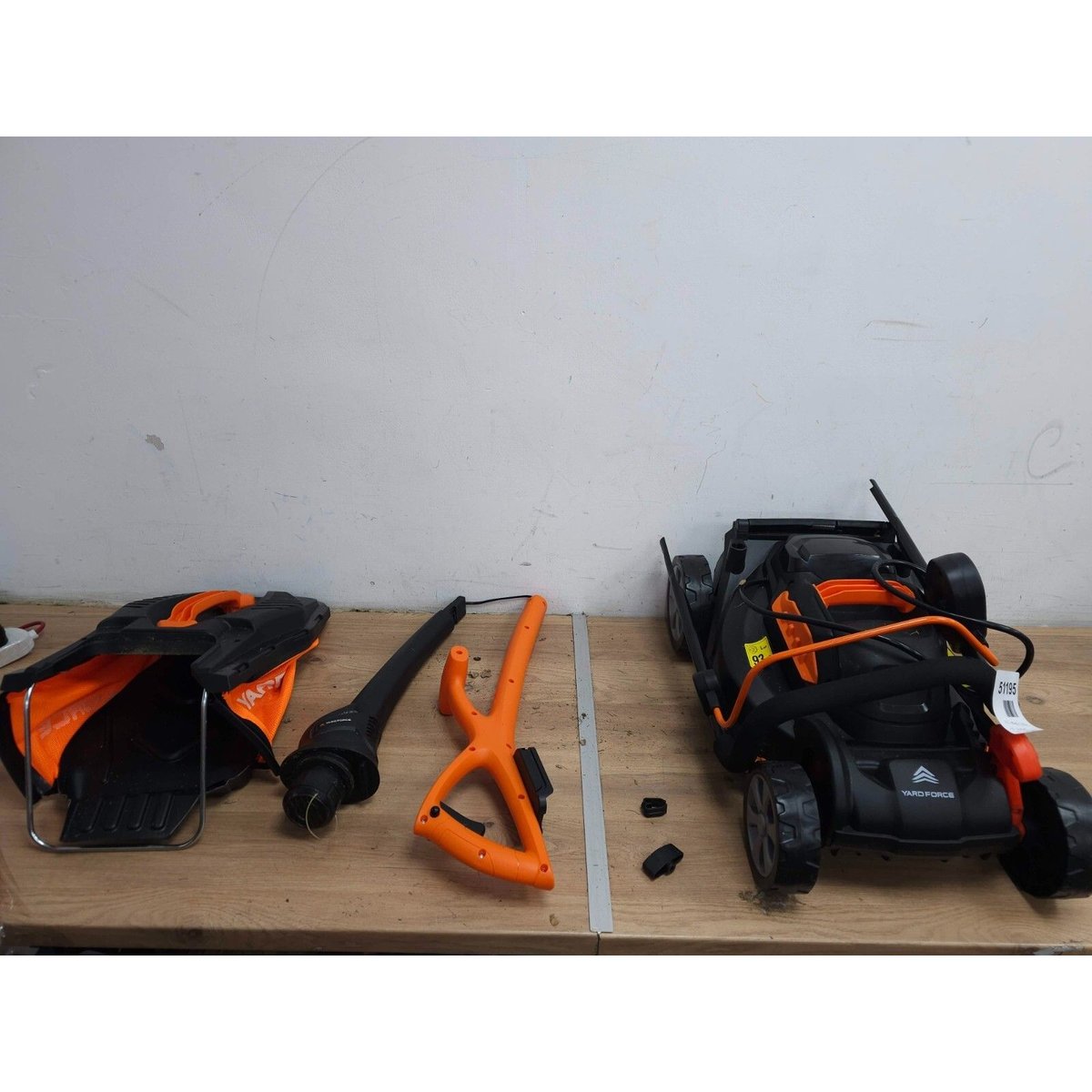 Yard Force Lawnmower LM C33