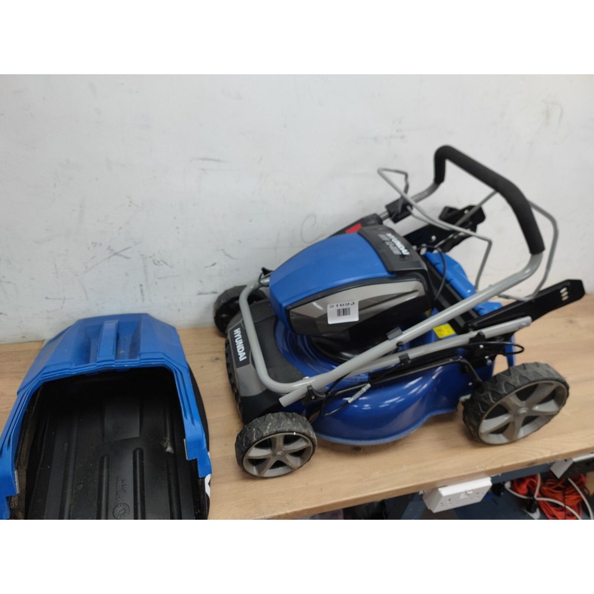 Hyundai HYM80LI460SP  Cordless Lawnmower - Read Description