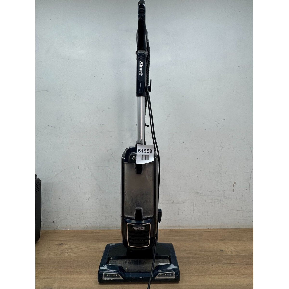 Shark Lift-Away Powered Upright Vacuum Cleaner - Grey (NV620UKT)