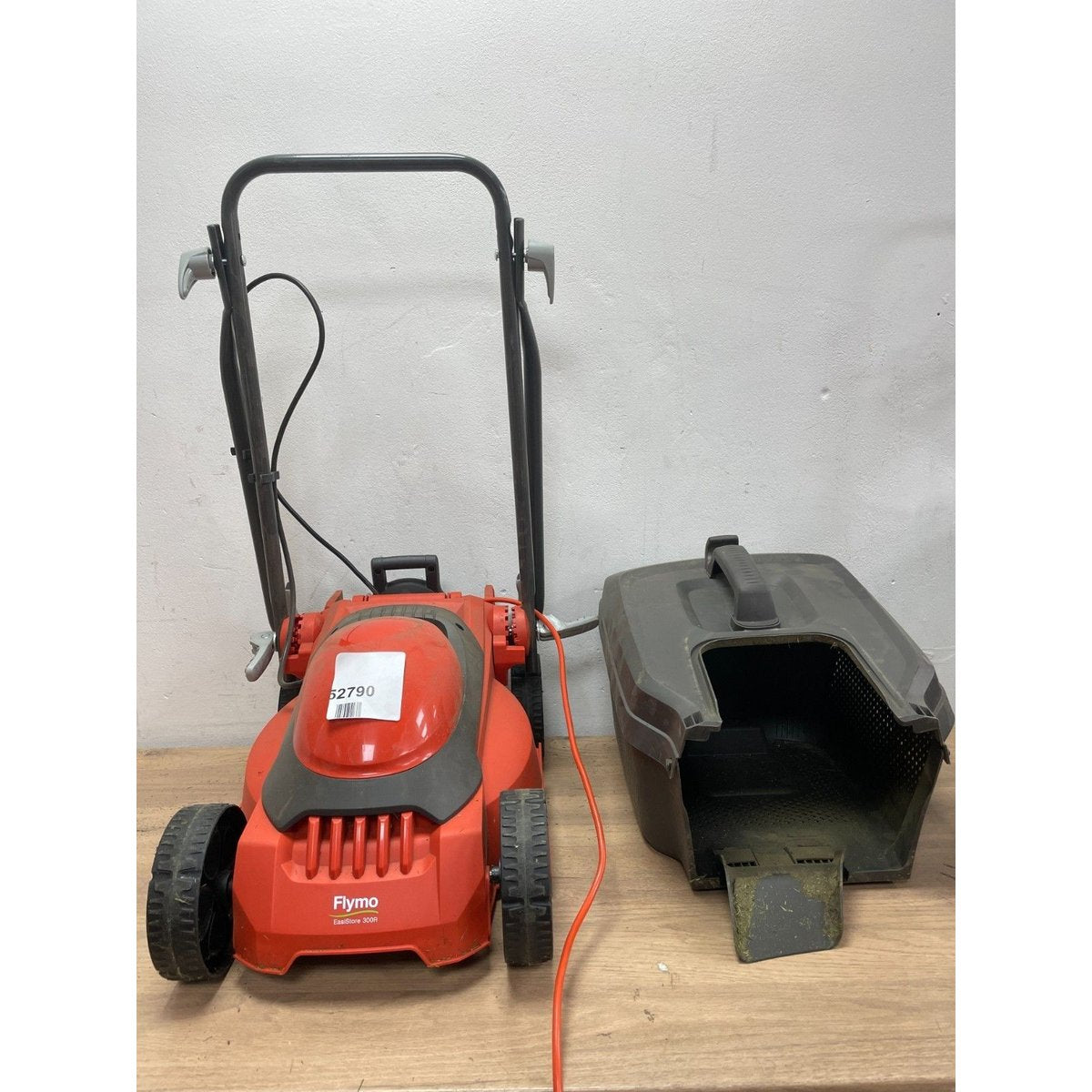 Flymo EasiStore 300R 30cm Electric Push Lawn Mower - Read Description