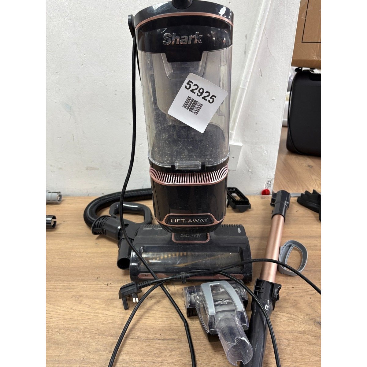 Shark Lift Away Anti Hair Wrap Upright Pet Vacuum Cleaner - (NZ690UKT)