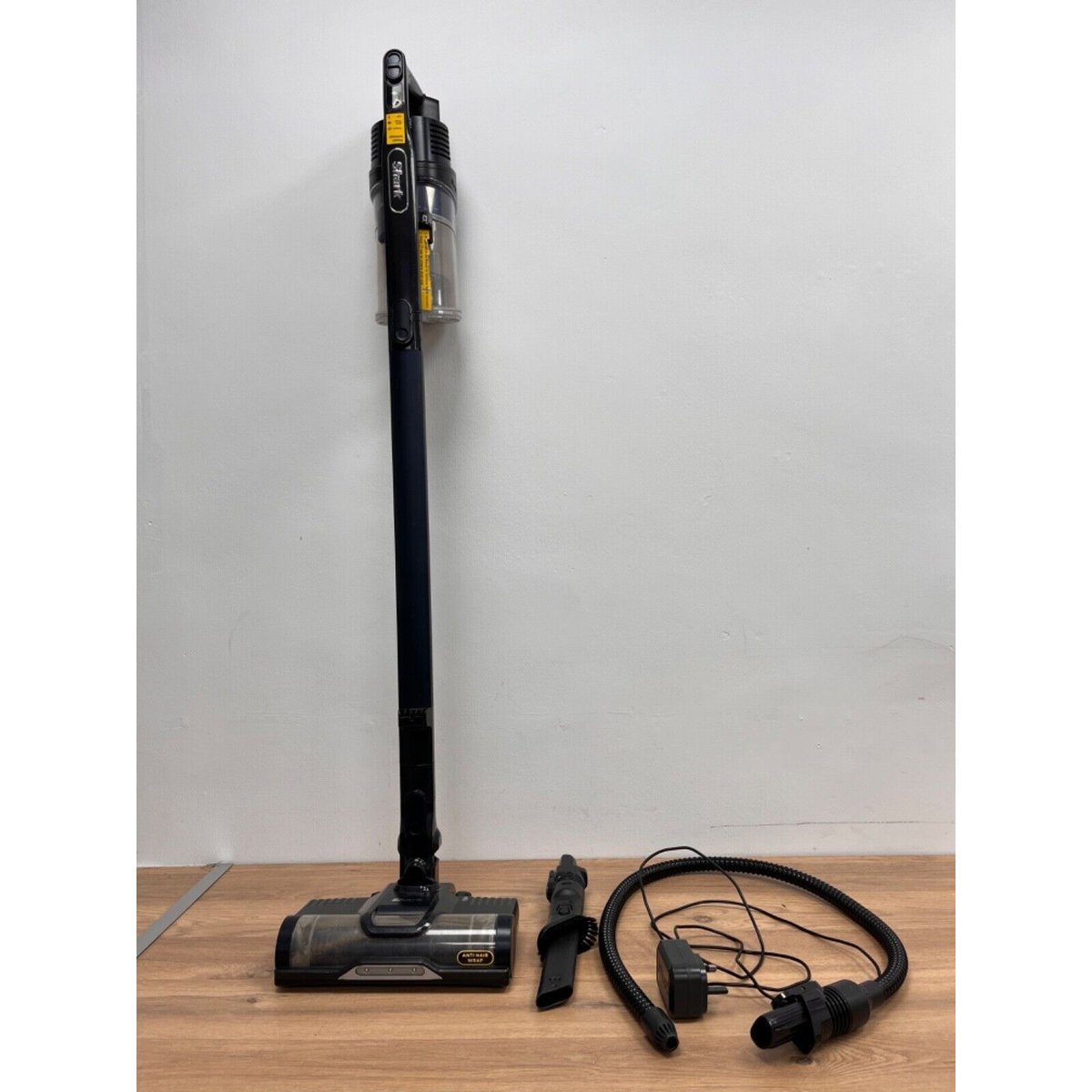 Shark IZ103UKGB Cordless Vacuum Cleaner
