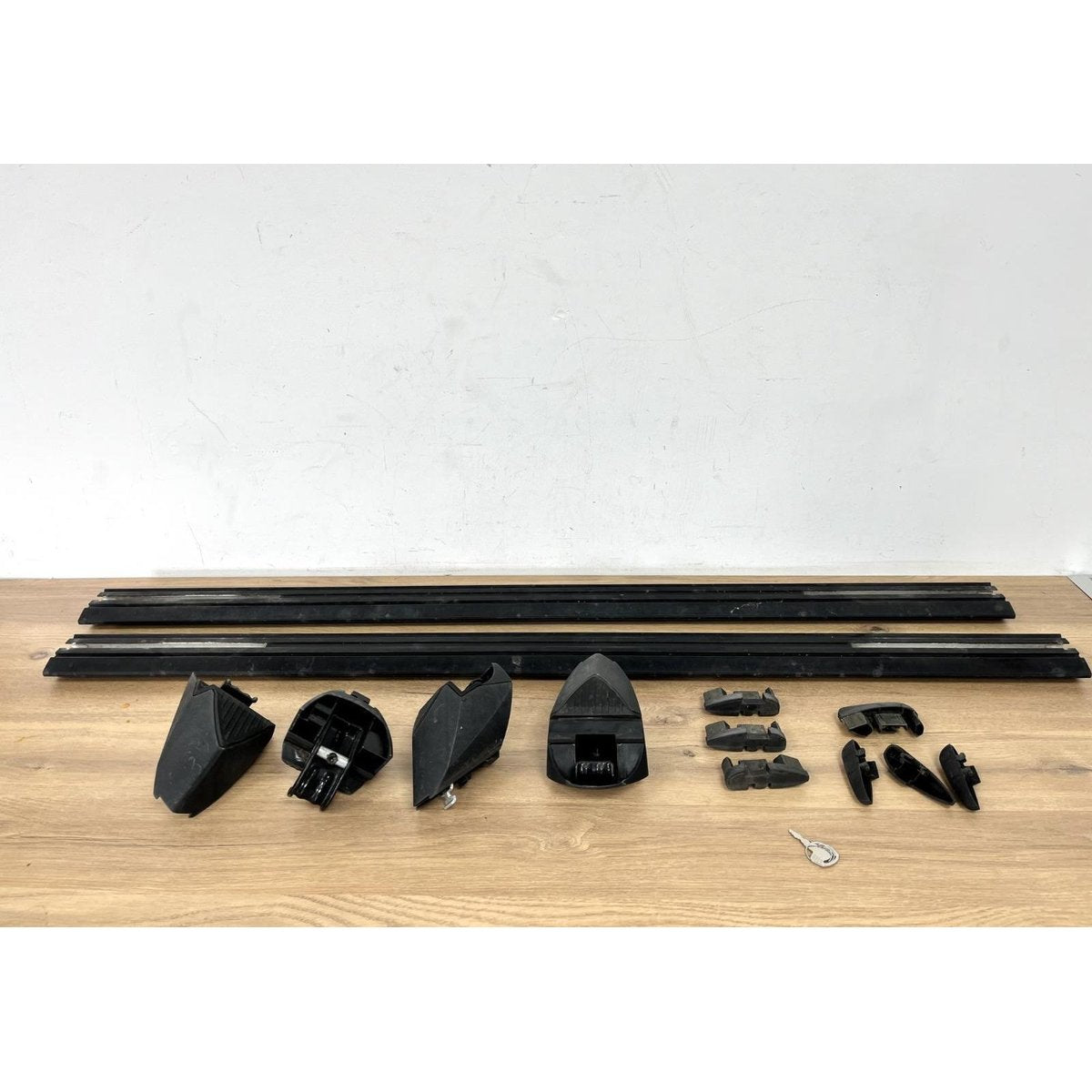 47” Pro Aluminum Universal Roof Rack Cross Bars with keyed Locks Fully Assembled