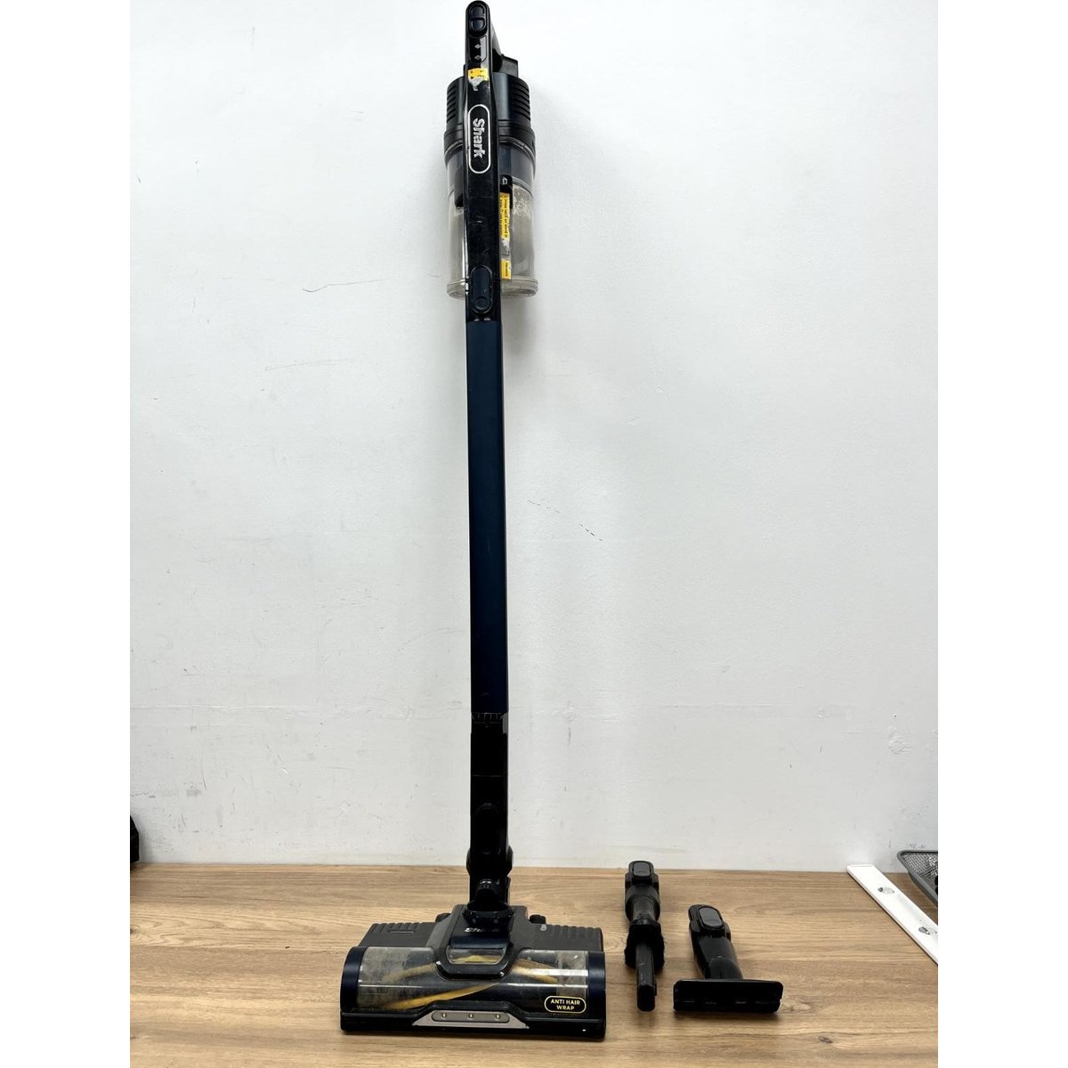 Shark IZ103UKGB Cordless Vacuum Cleaner
