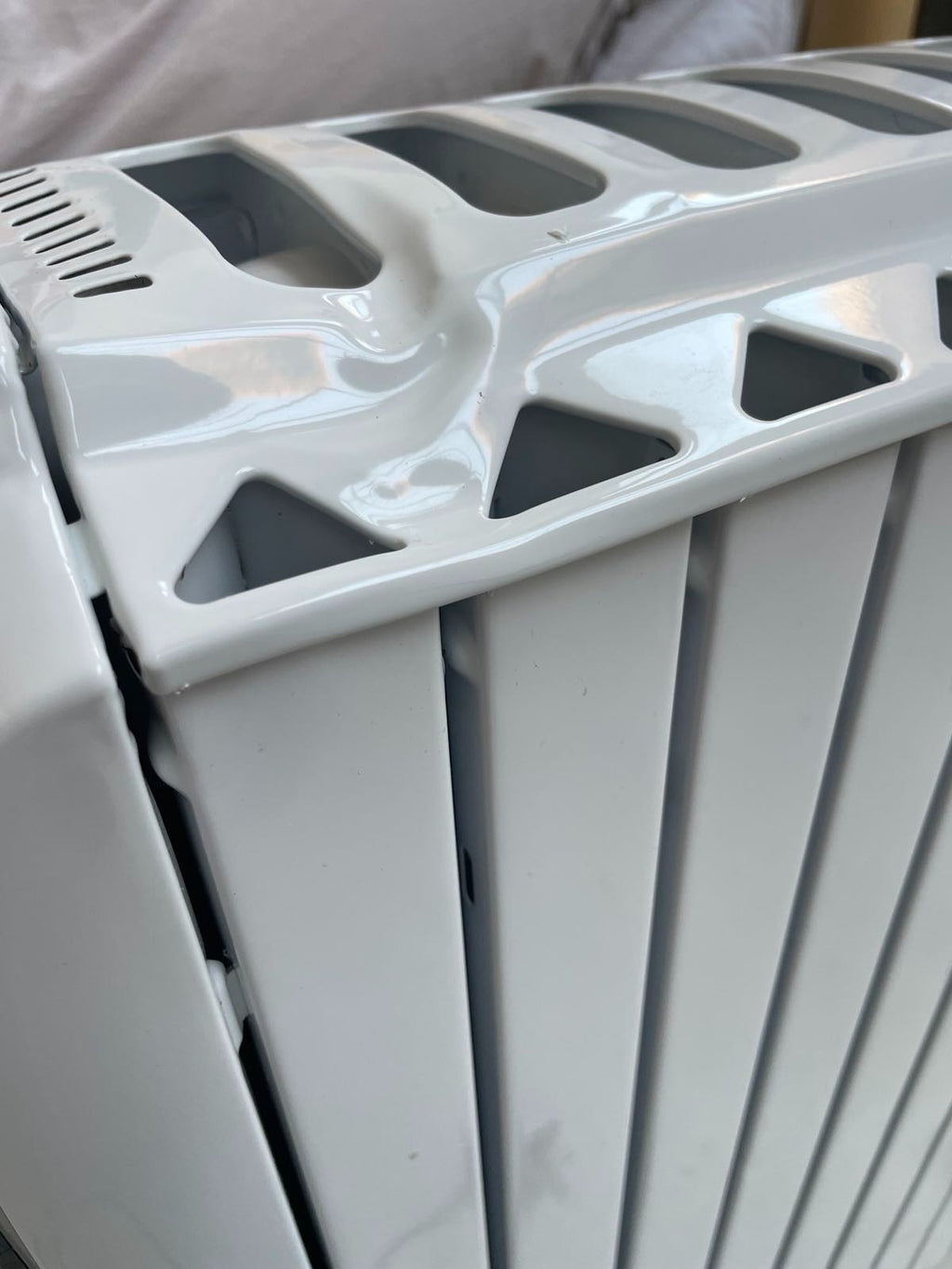 De'Longhi Dragon4 Oil filled radiator - Dented & Plug broken