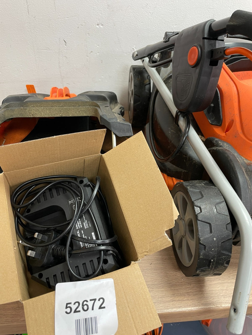 Yard Force LM G32 Cordless Rotary Lawnmower - Read Description