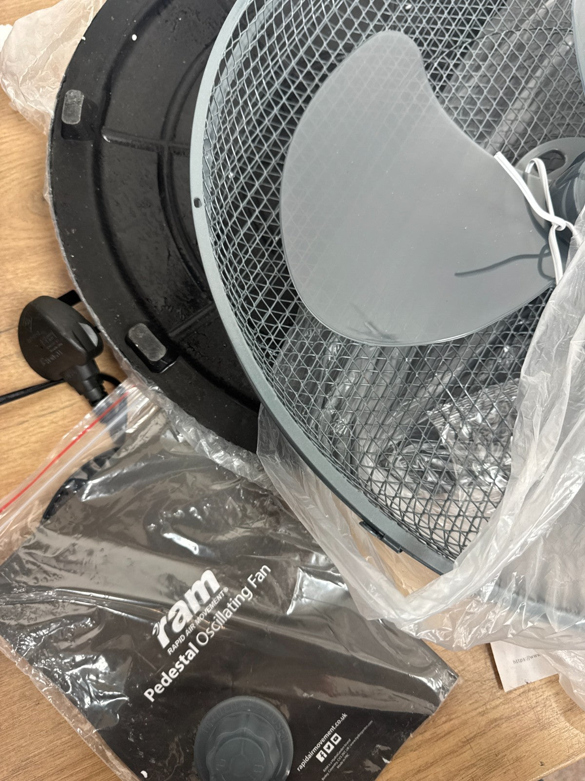 Ram pedestal oscillating fan FS-1602
